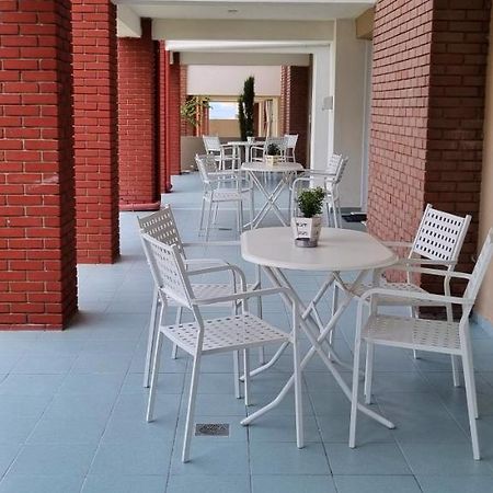 פוליכרונו Bungalow White Apartments מראה חיצוני תמונה